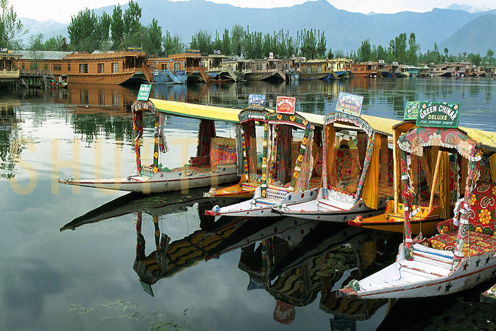Shrinagar houseboat